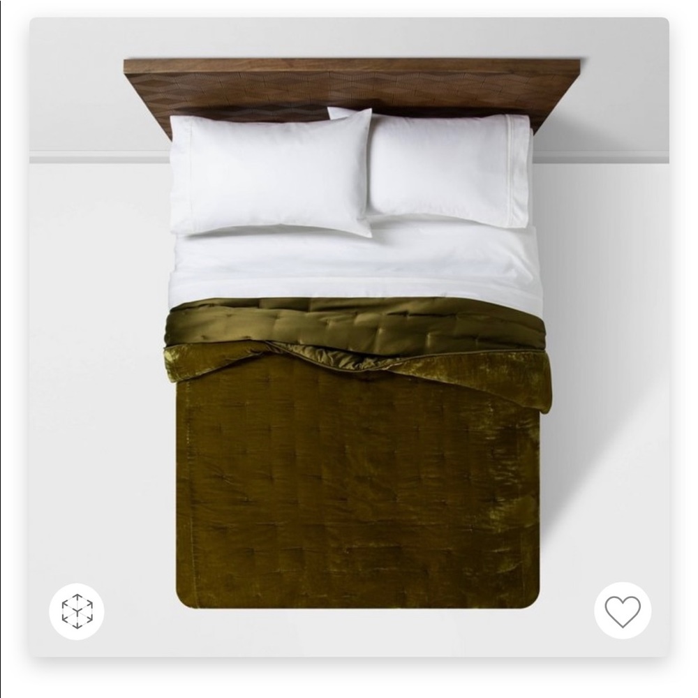 opalhouse queen velvet comforter.